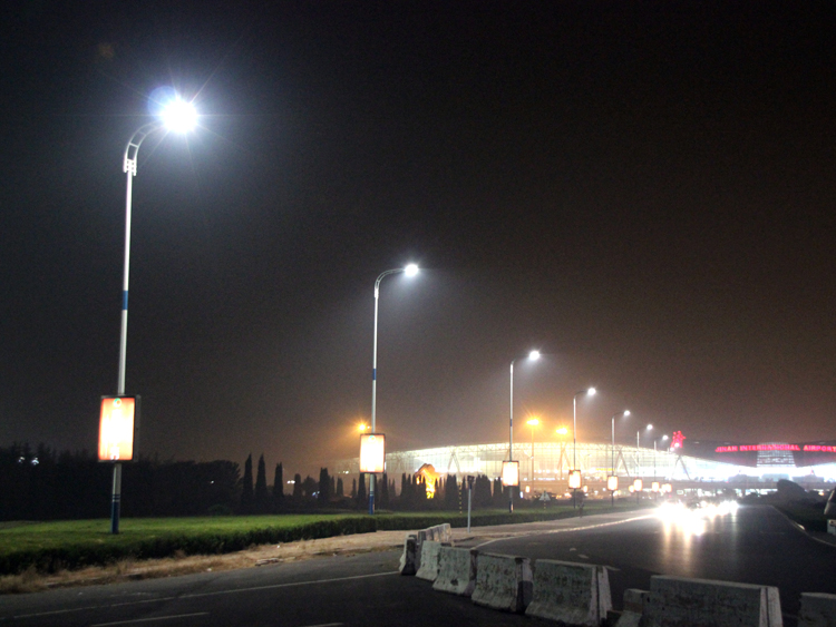 山東省濟南市遙墻國際機場高速客運路段照明工程